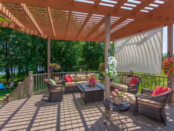 Jakie zestawy mebli ogrodowych z technorattanu wybrać do aranżacji patio?